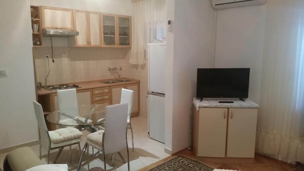 Apartment B&K Raslina エクステリア 写真