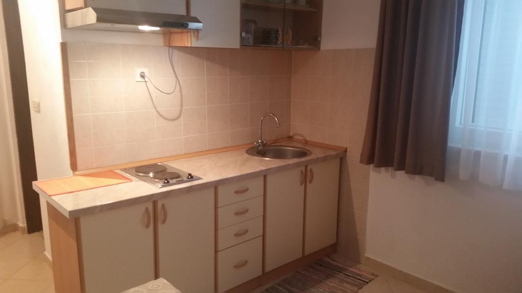 Apartment B&K Raslina エクステリア 写真